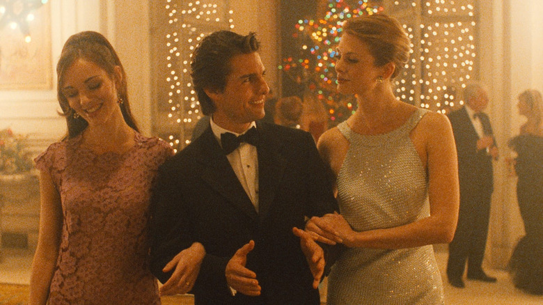 Bil wandelt met twee vrouwen op een kerstfeest in Eyes Wide Shut