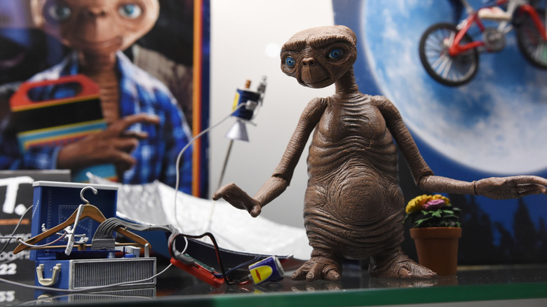 NECA E.T. The Extra-Terrestrial Action Figures