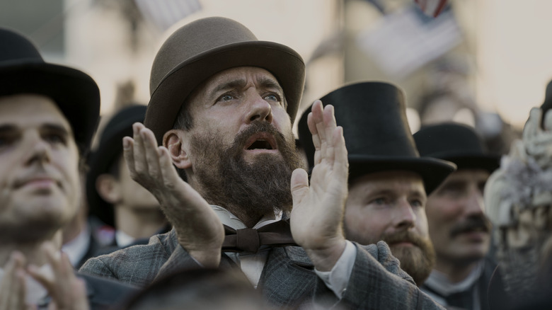 Matthew Macfadyen as Charles Guiteau about to clap in a crowd in Death by Lightning