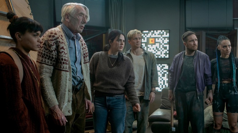 All survivors gather around to solve the puzzle in the brick