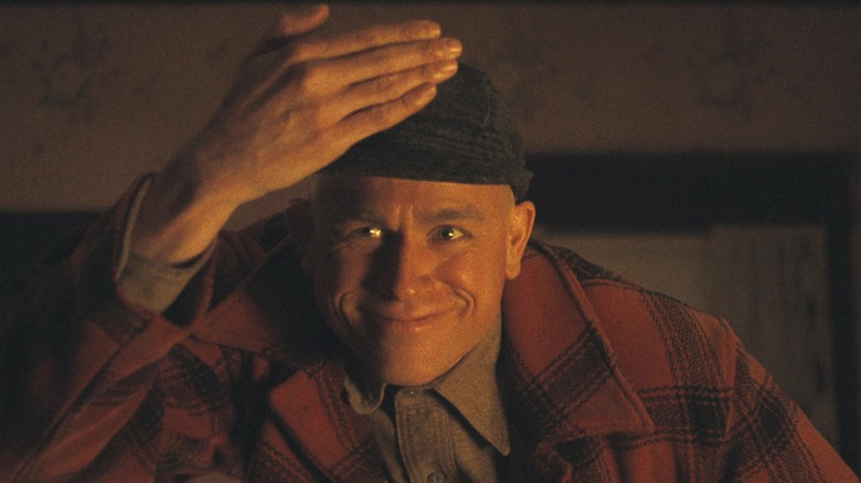 Ed Gein holding his head in 