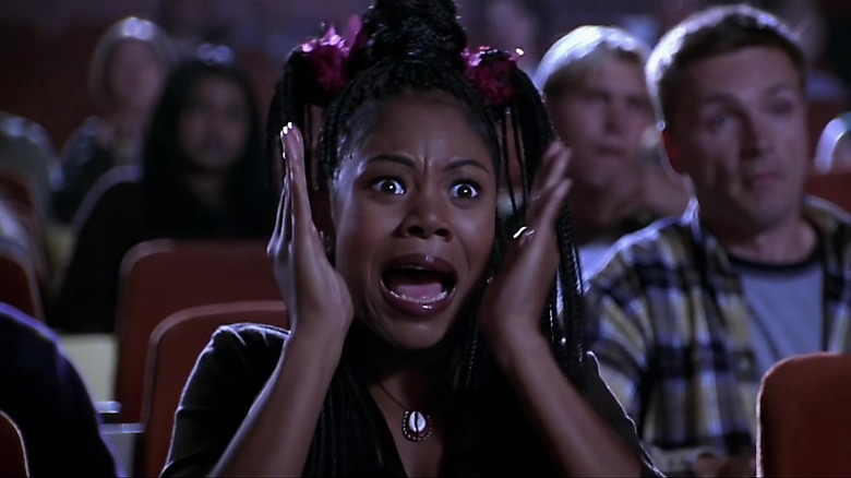 Regina Hall as Brenda screaming in a movie theater in Scary Movie