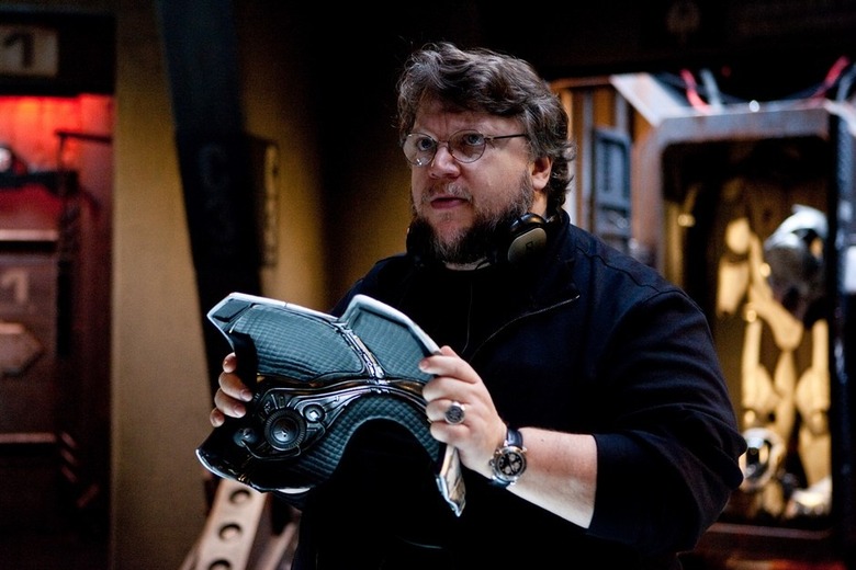 Guillermo-del-Toro-set-pac-rim