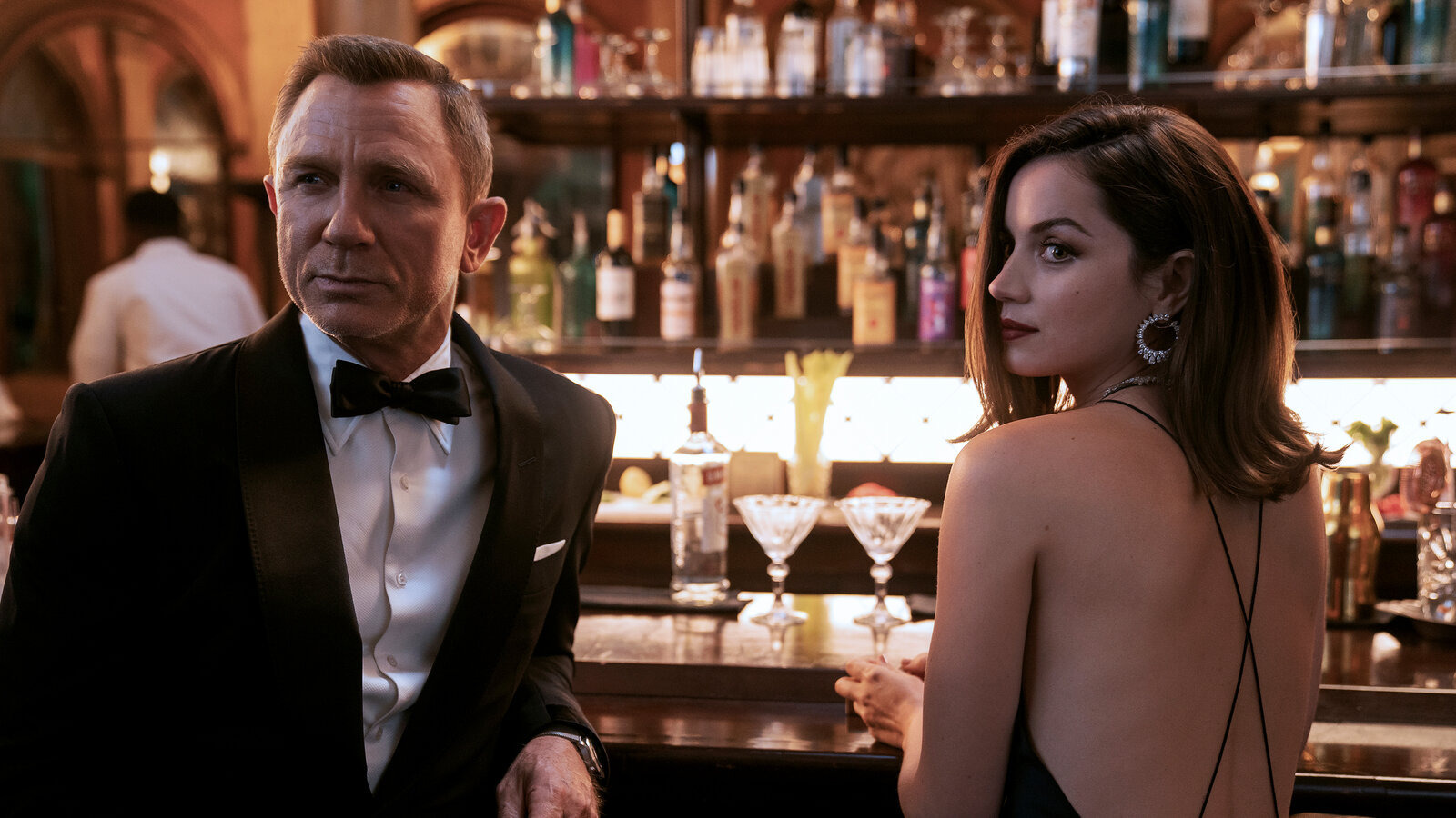 #No Time To Die Costume Designer Shares How You Dress The Most Stylish Spy In Movie History [Interview]