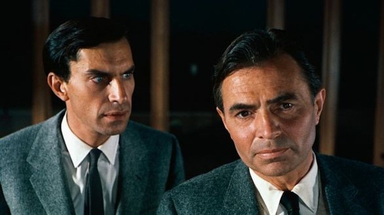 Martin Landau as Leonard shoots a concerned glance at James Mason as Phillip Vandamm in North by Northwest
