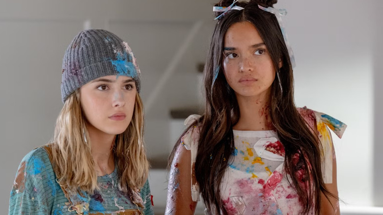 Harper Coleman (Julia Butters) y Lily Davies (Sophia Hammons) están totalmente arrestados después de una pelea de comida en Freakier Friday