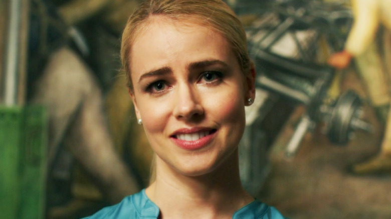 Amanda Schull's Cassandra Railly smiles awkwardly in closeup in 12 Monkeys