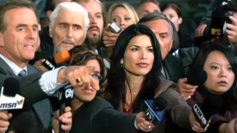 A group of reporters with Lauren Sánchez in the middle in Fantastic Four