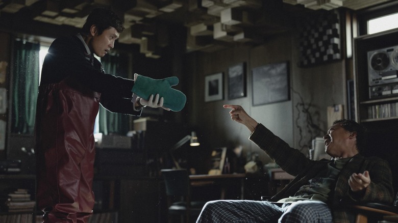 மன்-சு மற்றும் கூ பீம்-மோ ஆதாமின் கிரியேஷனின் முறுக்கப்பட்ட பதிப்பை வேறு வழியில்லை மீண்டும் உருவாக்குகிறார்கள்