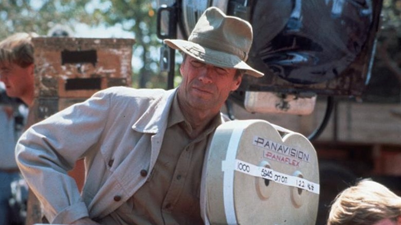 Clint Eastwood directs the white hunter group, the black heart