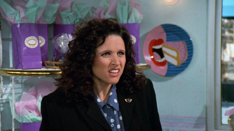Elaine inside a muffin store in Seinfeld