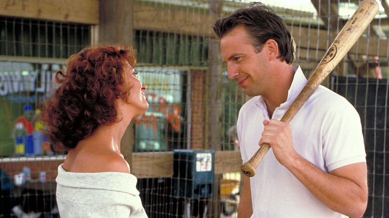 Kevin Costner in the role of Davis and Susan Sarandon in the role of Annie Savoy in the beating cage in Paul Durham