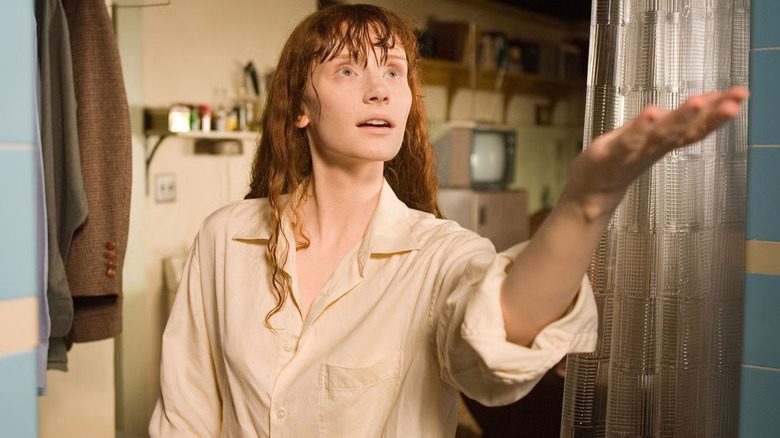 Story exploring a shower in Lady in the Water