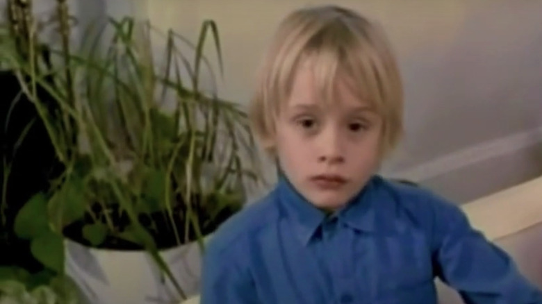 Paul Hepordt from Makoli Kalkina looks into the camera in a blue shirt in the movie 