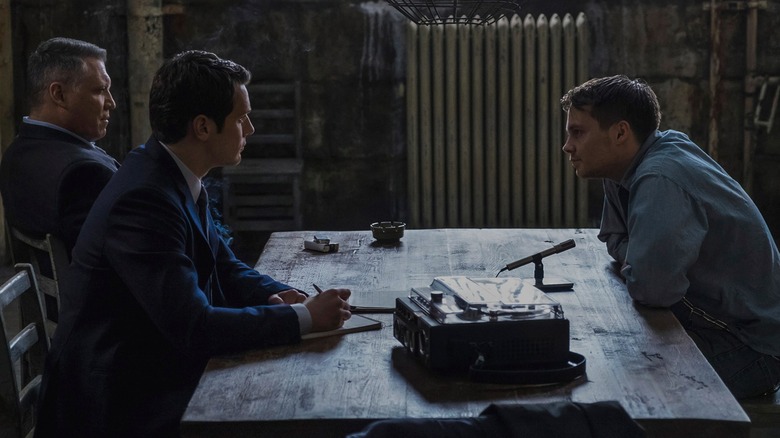 Holden and Bill interrogate one of the serial killers during their sessions in Mindhunter