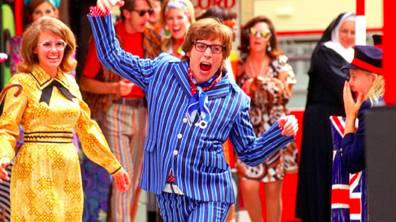 Austin Powers baila en la calle en Austin Powers International Man of Mystery
