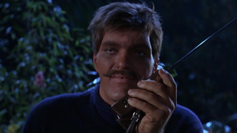 Richard Keil transmite rádio para a Mãe Rússia na Ilha de Gilligan