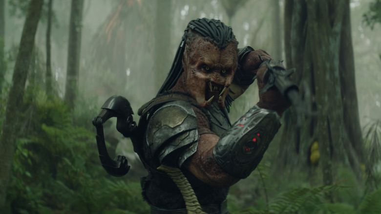 Dek holding his weapon upright in Predator: Badlands