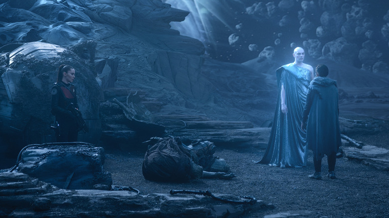 Christina Chong as La'an, Darius Zadeh as Metron and Melissa Navia as Ortegas standing on the deserted planet in season 3, Episode 9 of Strange New Worlds