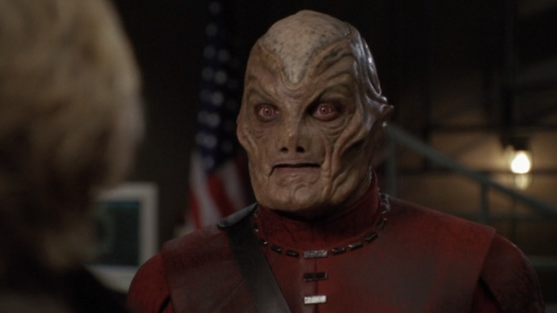 Alex Zahara's Warrick Finn looks at someone off screen in Stargate SG-1