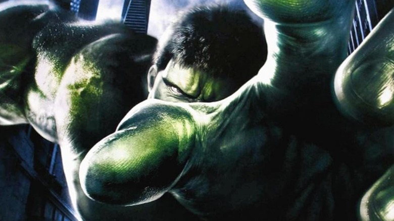 Affiche Hulk 2003 montrant que Hulk tendit la main au spectateur