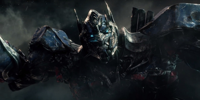 Transformers The Last Knight - Optimus Prime Fighting Bumblebee