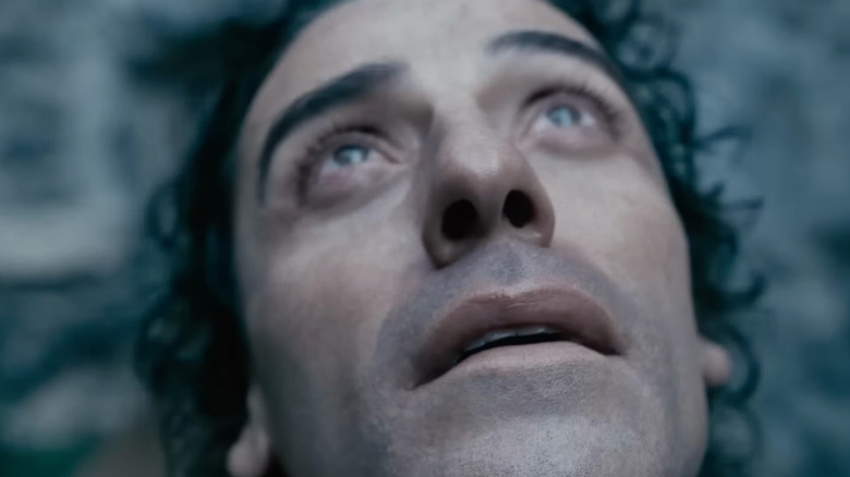 Oscar Isaac as Dante Alighieri staring at the sky in wonder in In the Hand of Dante