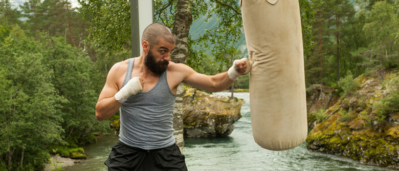 Oscar Isaac's Blue Hair in "Ex Machina" - wide 5