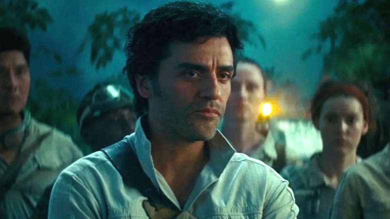 Oscar Isaac as Poe Dameron somehow prepares to deliver news of Palpatine's stupid return in the stupid Star Wars: The Rise of Skywalker