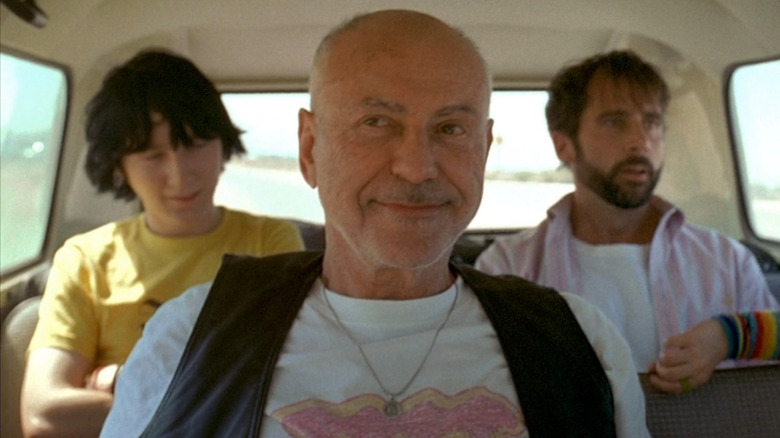 Alan Arkin as Edwin, smiling in front of Paul Dano as Dwayne and Steve Carell as Frank in Little Miss Sunshine.
