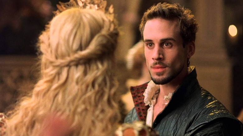 Joseph Fiennes as William Shakespeare, looking intensely at Gwyneth Paltrow as Viola de Lesseps in Shakespeare in Love.