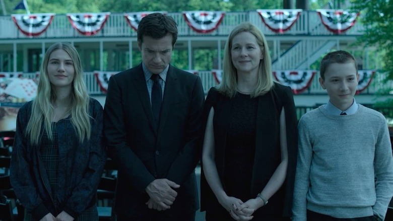 Sofia Hublitz, Jason Bateman, Laura Linney and Skylar Gaertner 