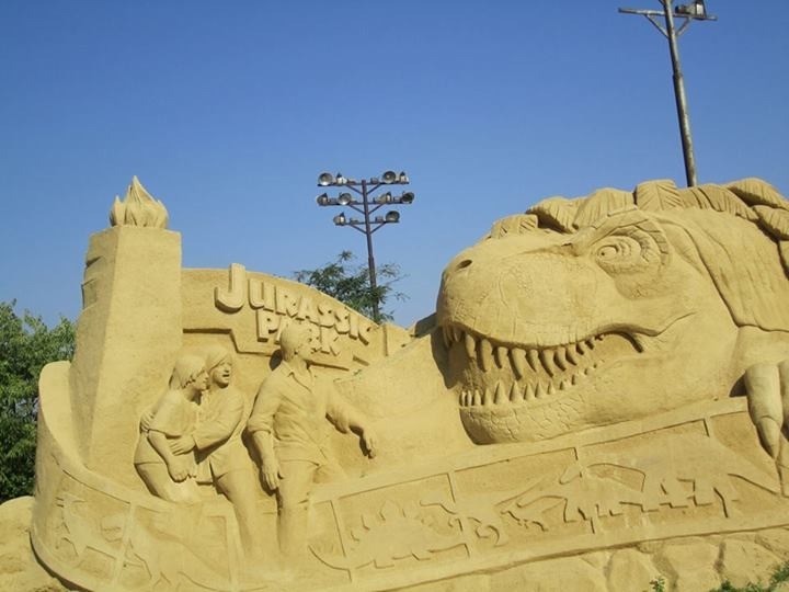 Jurassic Park sand sculpture