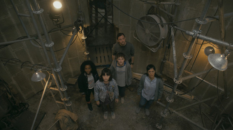 Camryn Jones, Riley Lai Nelet, Nate Corddry, Fina Strazza, and Ali Wong in "Paper Girls"