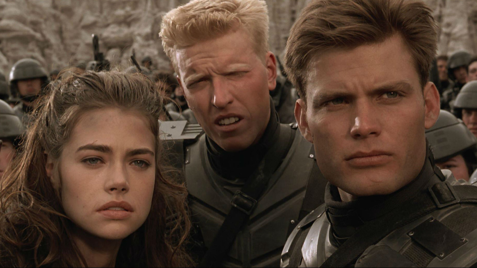 Paul Verhoeven Set The Tone For Starship Troopers By Stripping Down In Front Of The Cast 
