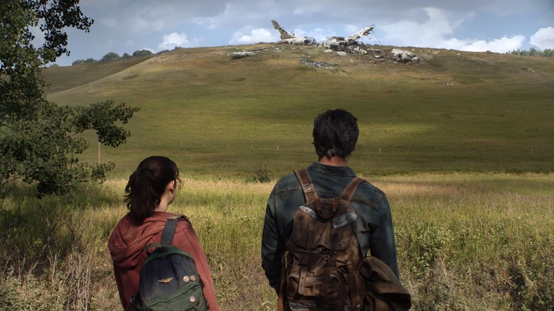 Pedro Pascal and Bella Ramsey in The Last of Us