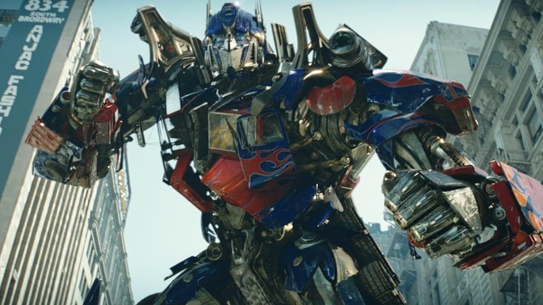 Optimus Prime getting ready to fight Megatron in Transformers (2007)