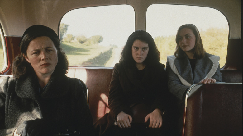 Pauline and Juliet on a bus with Pauline's mother before the murder in Heavenly Creatures