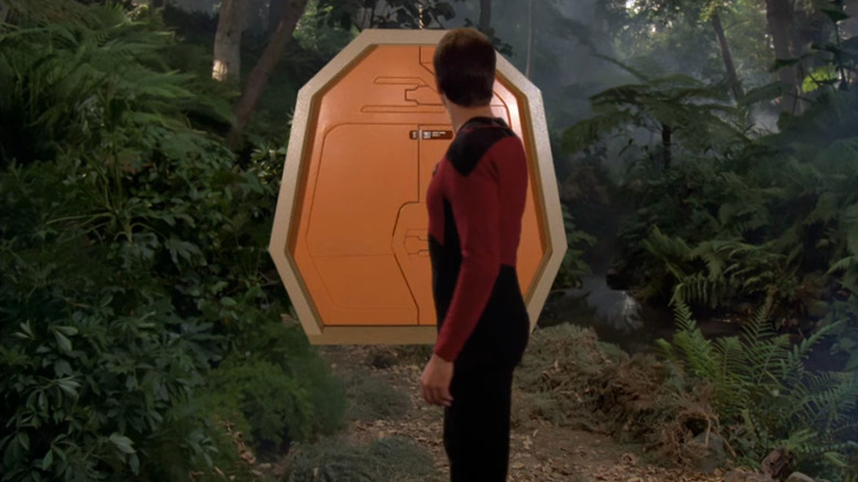Star Trek Next Generation Encounter Farpoint Holodeck