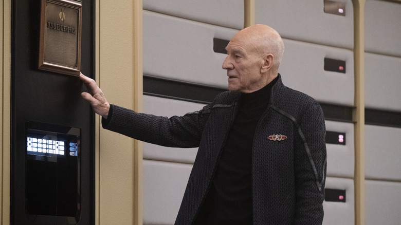 Star Trek: Picard Picard pointing at a plaque