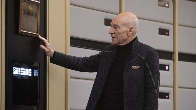 Star Trek: Picard Picard pointing at a plaque