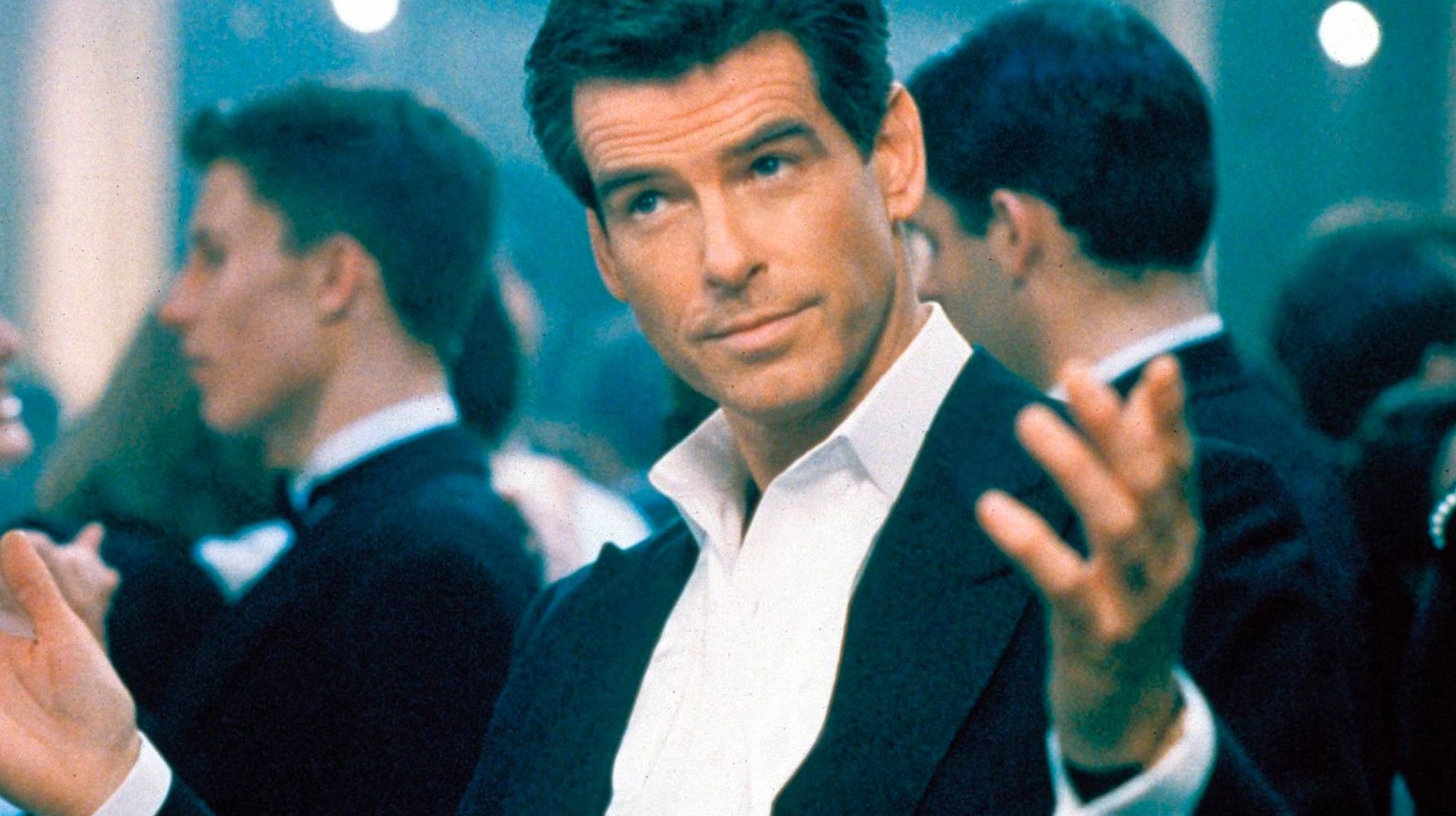 Pierce Brosnan Had To Think On His Feet For The Thomas Crown Affair S