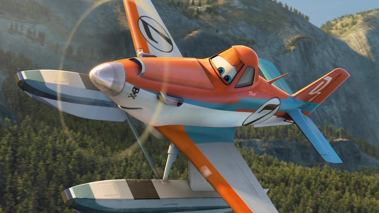 Dirty Cophopper fly over the mountains in the planes: fire and rescue.