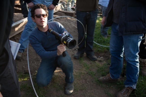 Super 8 JJ Abrams on set