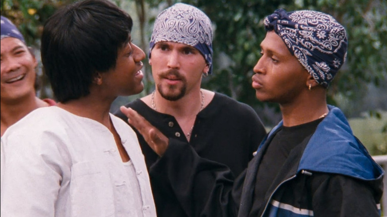 Urkel squaring up against Skull