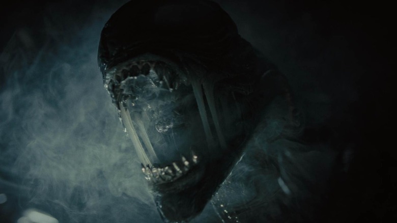 Xenomorph is surrounded by smoke in the foreigner: Romulus