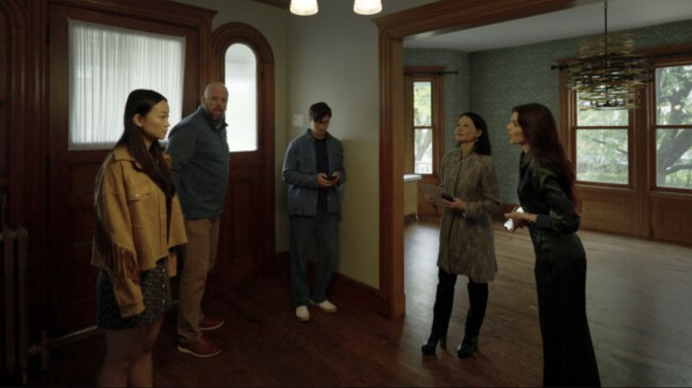 Cece vende a Rebecca, Chris, Chloe y Tyler una nueva casa embrujada que existe