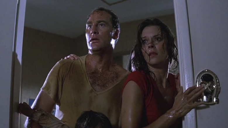 La familia Freeling se ve obligada a enfrentarse a lo desconocido en un poltergeist.