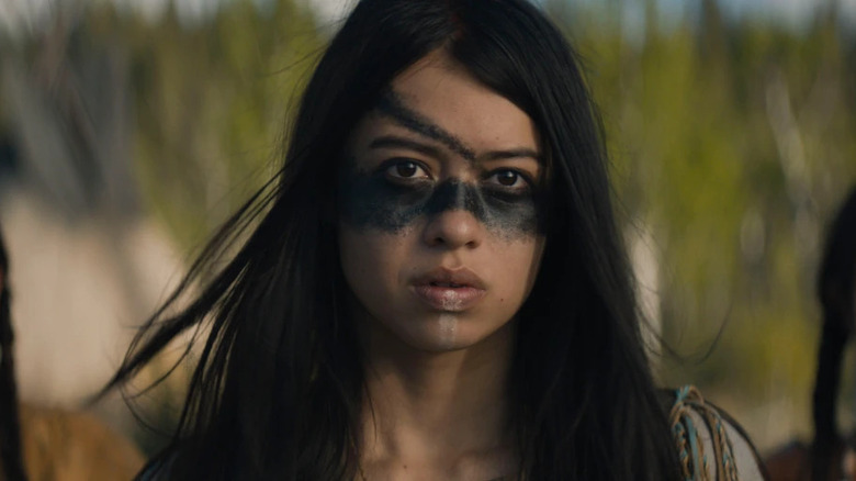 Amber Midthunder as Naru in "Prey"