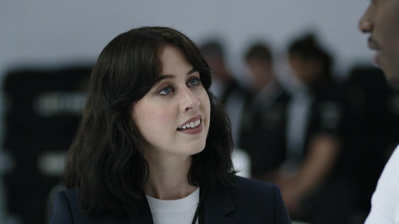 Liv Kingsman as Lisbeth speaking with Damson Idris as Joshua in F1: The Movie